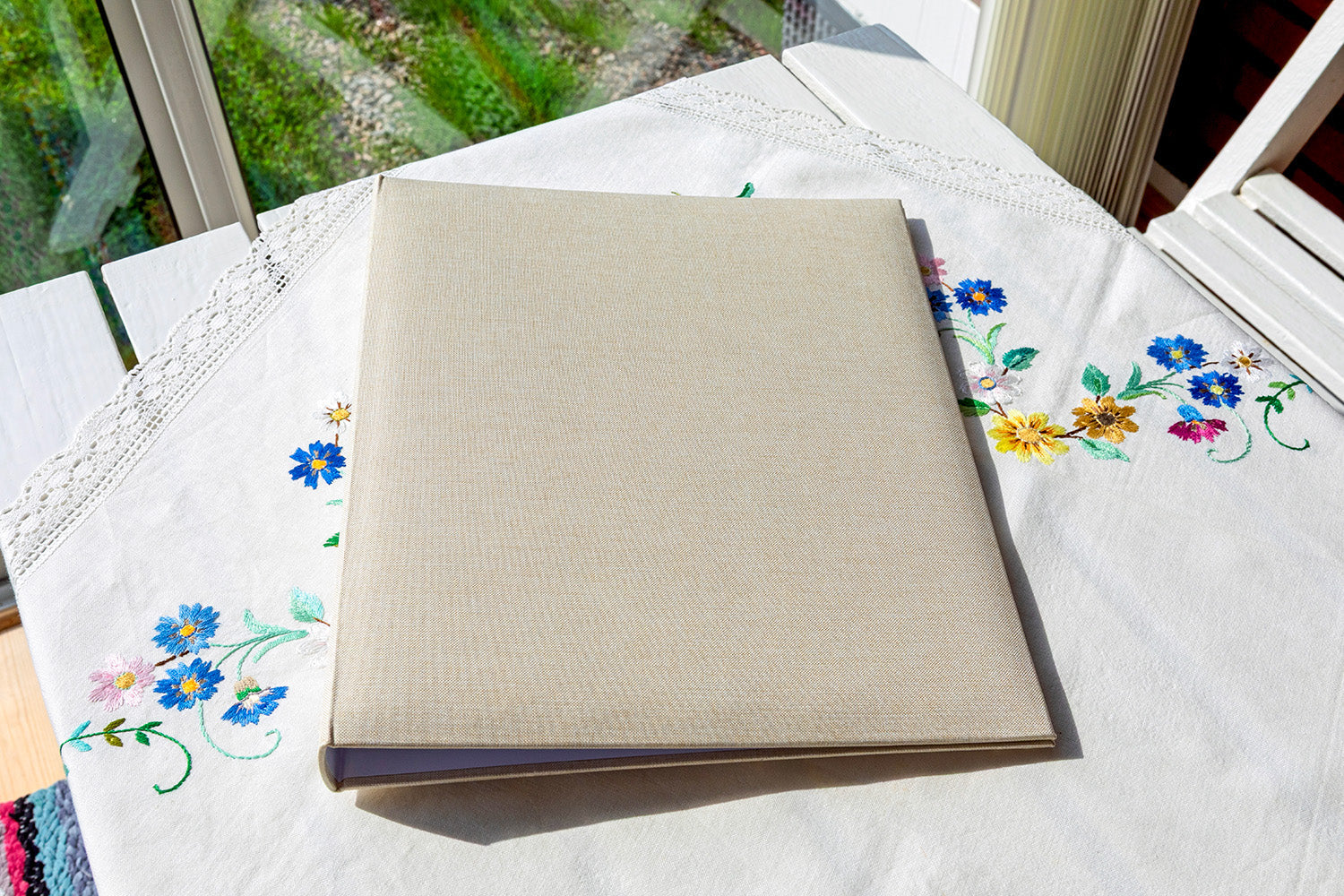 Textilbeklädd ringpärm beige 28,5 × 34,0 cm